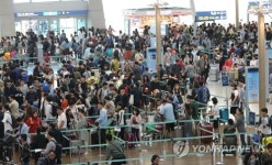출국여행객으로 붐비는 인천공항