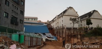 공사장 옹벽 붕괴사고에 인근 빌라 주민 54명 대피