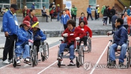 협동하는 휠체어 릴레이