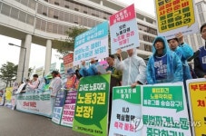 민주노총, 고용노동부 앞 기자회견
