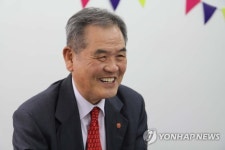 인터뷰하는 김노보 세이브더칠드런 코리아 이사장