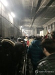 탈출구 50ｍ→…지하철 터널 안에 비상출구 표지판 설치