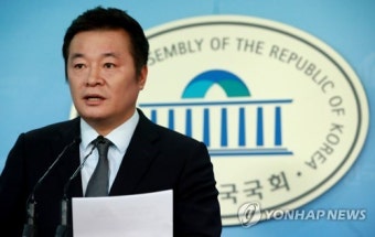 논평 발표하는 김철근 국민의당 대변인