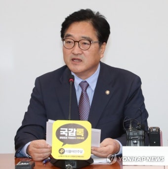 원내대책회의 발언하는 우원식 원내대표