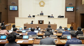 용인시, 전국 최초 중·고교 무상교복…내년 2만3천명 수혜