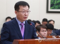 인사말 하는 송문현 고용보험심사위원장
