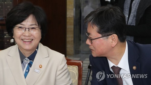 이재명 대통령, 국토부 장관 후보에 김윤덕 의원·문화체육관광부 장관 후보에 최휘영 놀유니버스 대표 발탁