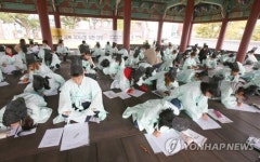 제주역사 담긴 관덕정서 과거시험 재현