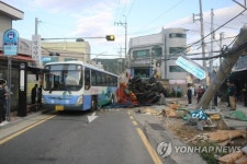 정화조 차량 내리막길 사고…6명 경상