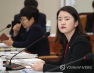 질의하는 신보라 의원