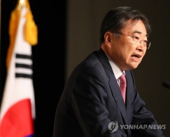 한국의 외교 정책 설명하는 조현 차관