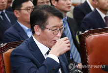 물마시는 고대영 사장