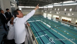 평창패럴림픽 훈련시설 둘러보는 도종환 장관