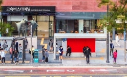 천안에 민간 투자 시내버스 승강장 첫선…주변 시설과 조화