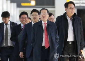 한국으로 돌아가는  홍준표 대표