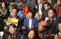 발언 듣는 추미애 우원식 이재명