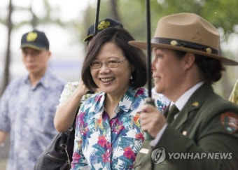 남태평양 순방길에 美하와이 간 대만 총통…中에 도전?