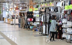 한산한 모습 보이는 영등포 지하상가