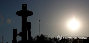 해지는 스키점프 경기장