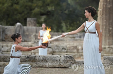 30년 만의 올림픽 성화 제주 봉송 닮은꼴, 다른점