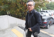 위해 생리대 고소사건 김만구 교수 검찰 출석