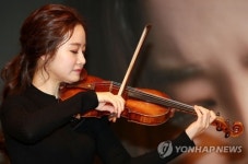 바이올린 연주하는 김봄소리
