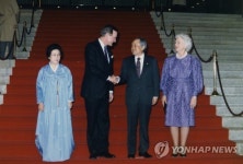 부시 미 대통령과 악수하는 김재순 국회의장