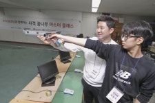 진종오 등 KT 사격선수단, 중학생 꿈나무 지도