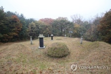 용인 최태민씨 가족묘…1년전 모습 그대로