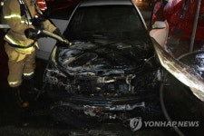 완주 한 농협 앞 승용차서 불