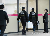 변창훈 검사 장례식장 들어가는 경찰과학수사대