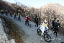 성화 봉송, 이번엔 산악자전거로