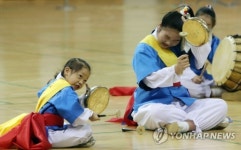 힘차게 울려퍼지는 꽹과리 소리