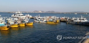 우럭축제장인 삼길포항에 정박해 있는 어선들