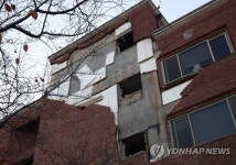 [포항 지진] 한동대 캠퍼스 건물 외벽 우르르(종합)