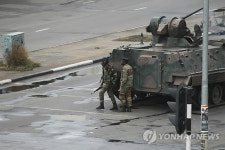 짐바브웨 사실상 쿠데타…무가베 37년 독재 종말로(종합)
