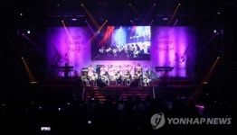 울려퍼지는 기타 하모니