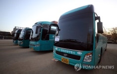 수험생 옮길 버스 대기 중