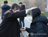 제자 머리에 기 팍팍 선생님