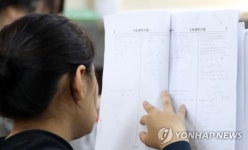 시험준비…한 문제라도 더 풀고