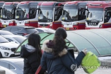비상수송 버스 대기
