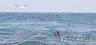 제주 해녀와 겨울 바다