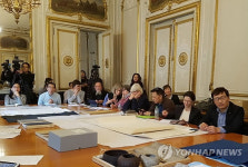 프랑스 루브르박물관에 초청받은 문경 전통 한지