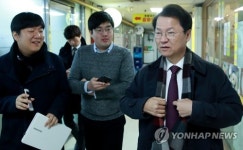 호남 중진 조찬회동 마친 천정배 의원
