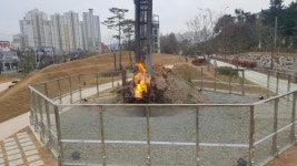지진에도 9개월째 활활 타오르는 포항 천연가스 불길
