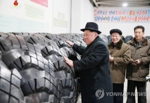 타이어공장 시찰하는 김정은