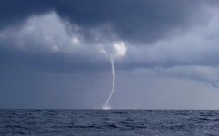 [사진현장] 한국에서 목격된 신기한 용오름 현상들