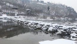 [카메라뉴스] 눈꽃 세상된 천년의 신비 진천 농다리