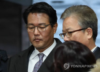 영장실질심사 위해 법정가는 김태효