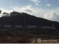 고속철 인근 대형 싱크홀